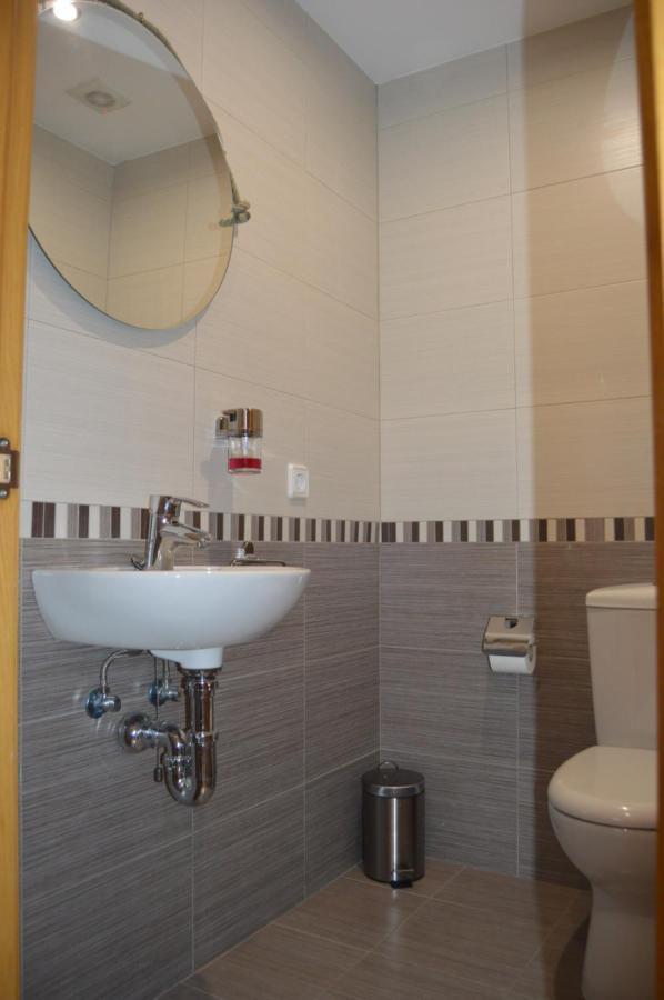Apartamento Piscina Viena โรเซส ภายนอก รูปภาพ